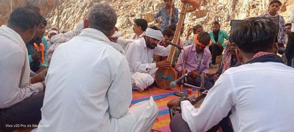 सत्संग में अक्षय तृतीया पर बाल विवाह न करने एवम प्राणी मात्र की सेवा पर रखे प्रवचन ।