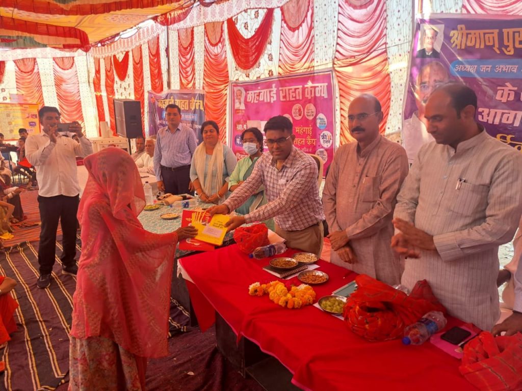 जन अभियोग निराकरण समिति के अध्यक्ष पुखराज पाराशर एवं जिला कलक्टर डाॅ भंवर लाल ने किया शिविर का अवलोकन ।