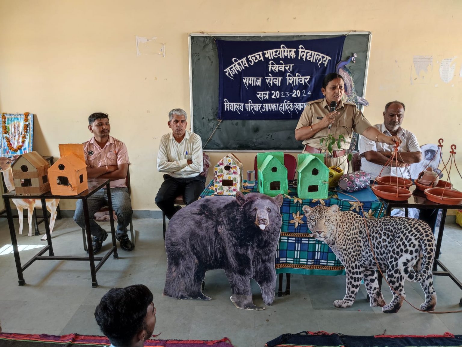 सिवेरा/पिंडवाड़ा – समाज सेवा शिविर में वन विभाग की टीम ने दी जानकारी ।