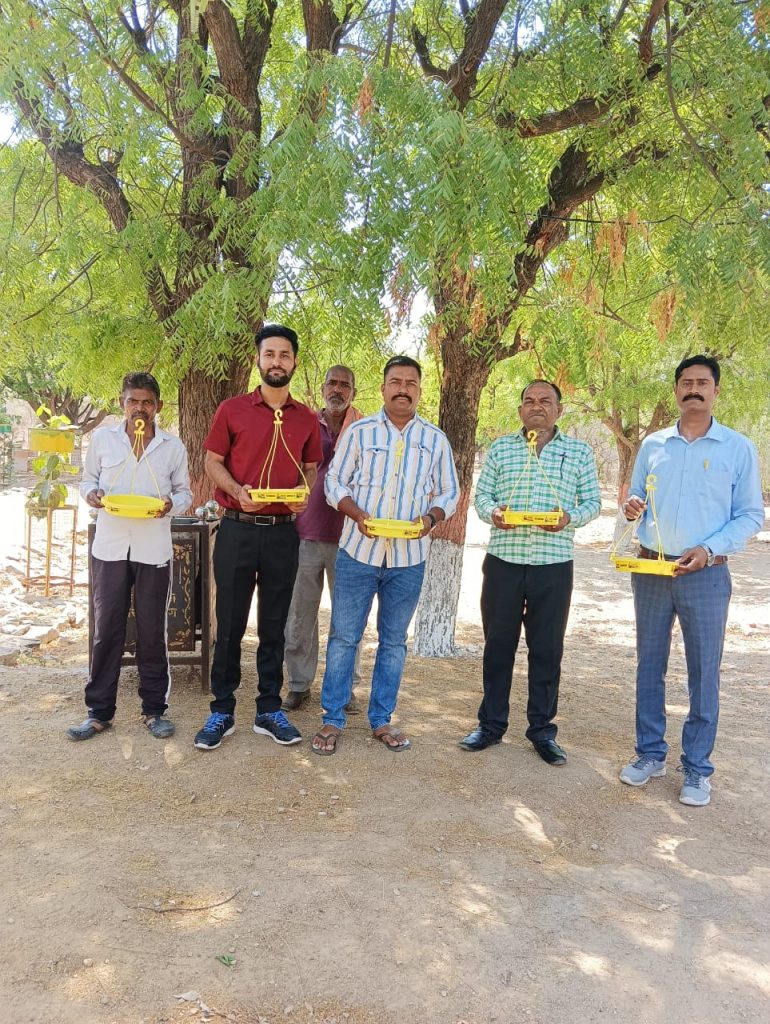 अल्ट्राटेक कम्पनी ने लगाए लव कुश वाटिका में परिंडे ।