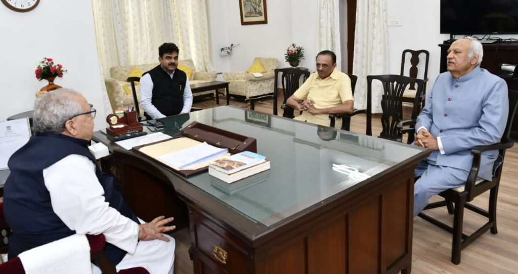 Mount Abu : राज्यपाल से सिरोही के पूर्व महाराजा की मुलाकात ।