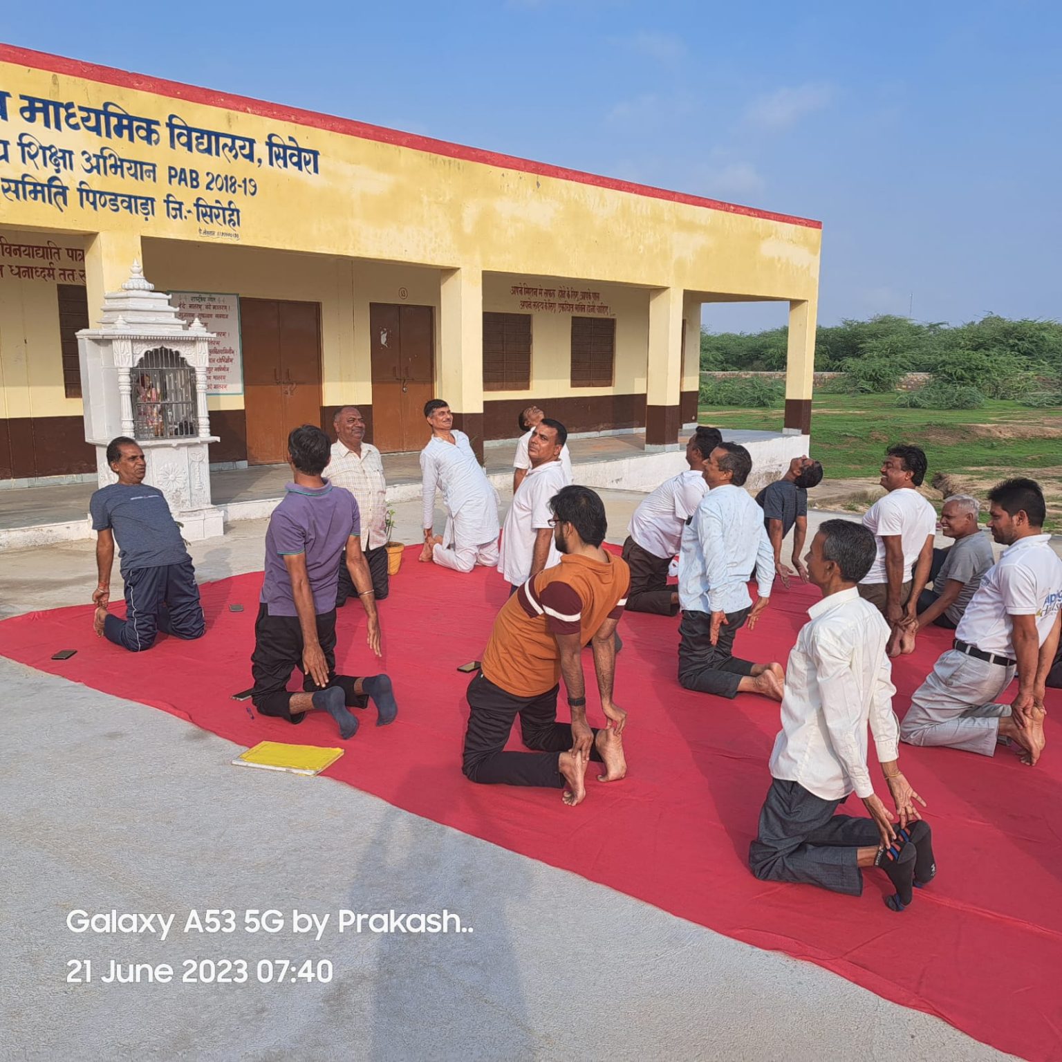 V24 NEWS , पिंडवाड़ा -अंतराष्ट्रीय योग दिवस पर रा उ मा स्कूल सिवेरा में किये योग ।