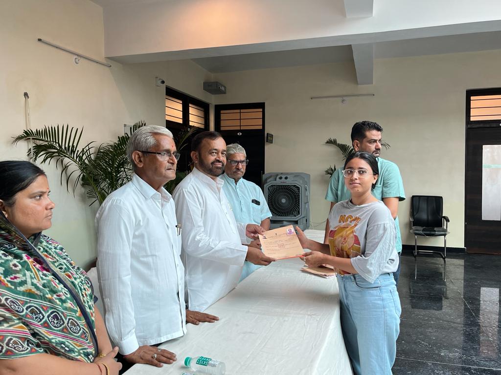 शिवगंज : पालिका परिसर में विधायक संयम लोढा के आतिथ्य में आयोजित हुआ पट्टा वितरण समारोह