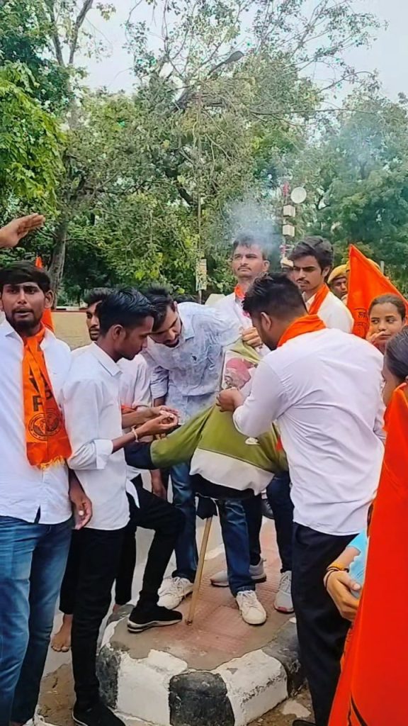 सिरोही में जलाया गया शव यात्रा के साथ विधायक लोढ़ा का पुतला – एबीवीपी