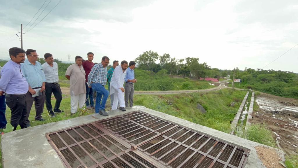 SIROHI : कालकाजी बांध में रिसाव होने की जानकारी मिलने पर विधायक लोढा पहुंचे मौके पर