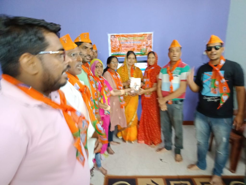 पिण्डवाड़ा मे भाजपा कार्यकर्ताओ ने सुनी पीएम के मन की बात ।