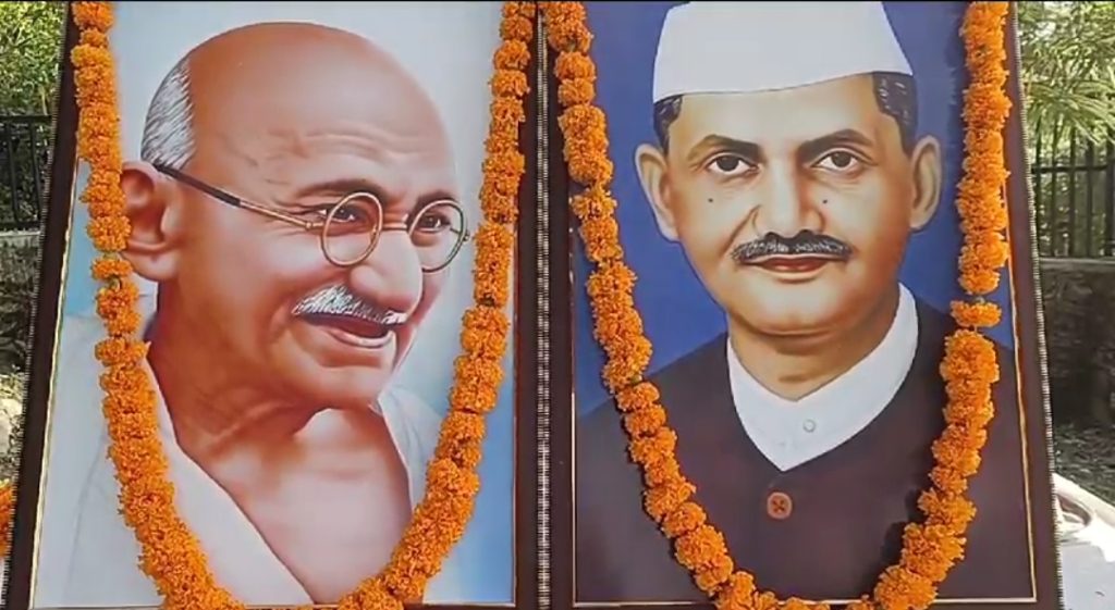 माउंट आबू : गांधी जयंती एवं लाल बहादुर शास्त्री की मनाई जयंती ,डांडी यात्रा के स्टेच्यू का पालिकाध्यक्ष जीतू राणा ने किया लोकार्पण ।