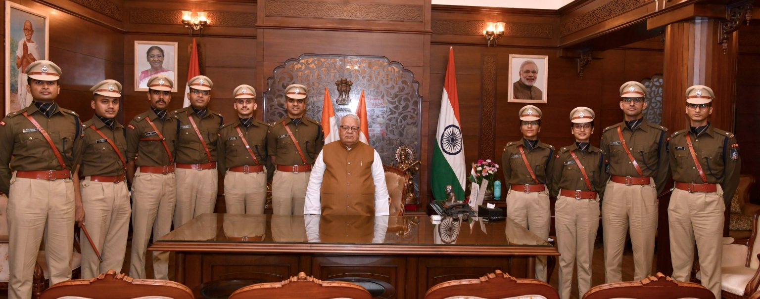 Jaipur : राज्यपाल श्री मिश्र से भारतीय पुलिस सेवा के प्रशिक्षु अधिकारियों ने मुलाकात की ।