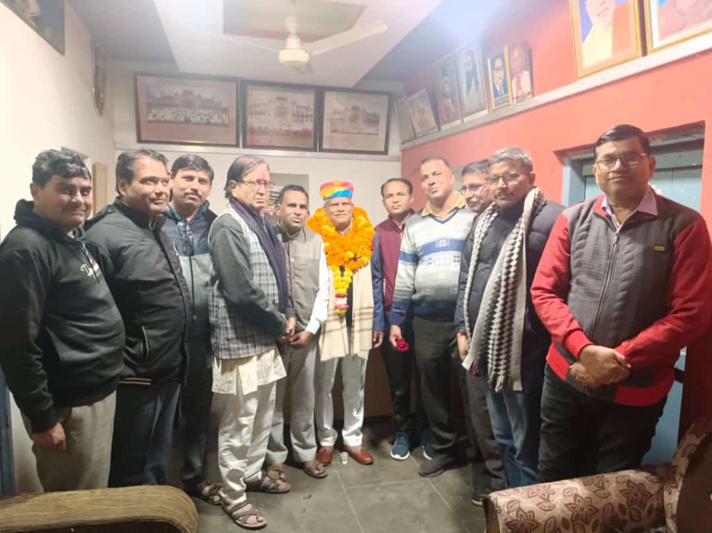 पिंडवाड़ा : शिक्षक संघ की पिंडवाड़ा की कार्यकारिणी के सदस्यों ने विधायक का किया सम्मान ।