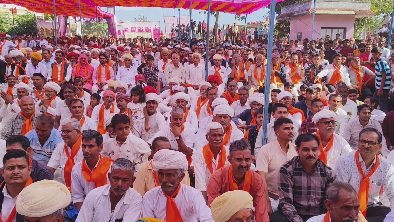 रेवदर : पोसितरा गाँव में महाराणा प्रताप की प्रथम प्रतिमा अनावरण कार्यक्रम को लेकर हुआ को भव्य आयोजन ।