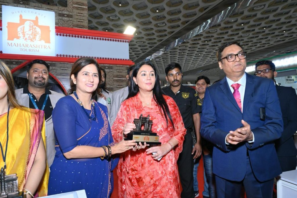 मुंबई : राजस्थान टूरिज्म को मिला सर्वश्रेष्ठ डिजाइन और सजावट का पुरस्कार ।