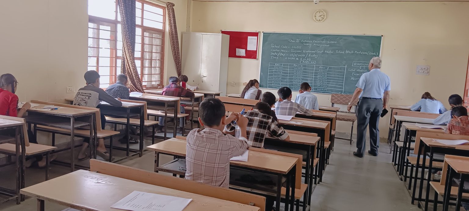 स्वामी विवेकानंद राजकीय मॉडल स्कूल झाडोली ,कक्षा 9 की प्रवेश परीक्षा आयोजित ,37 प्रतियोगियों ने परीक्षा दी ।