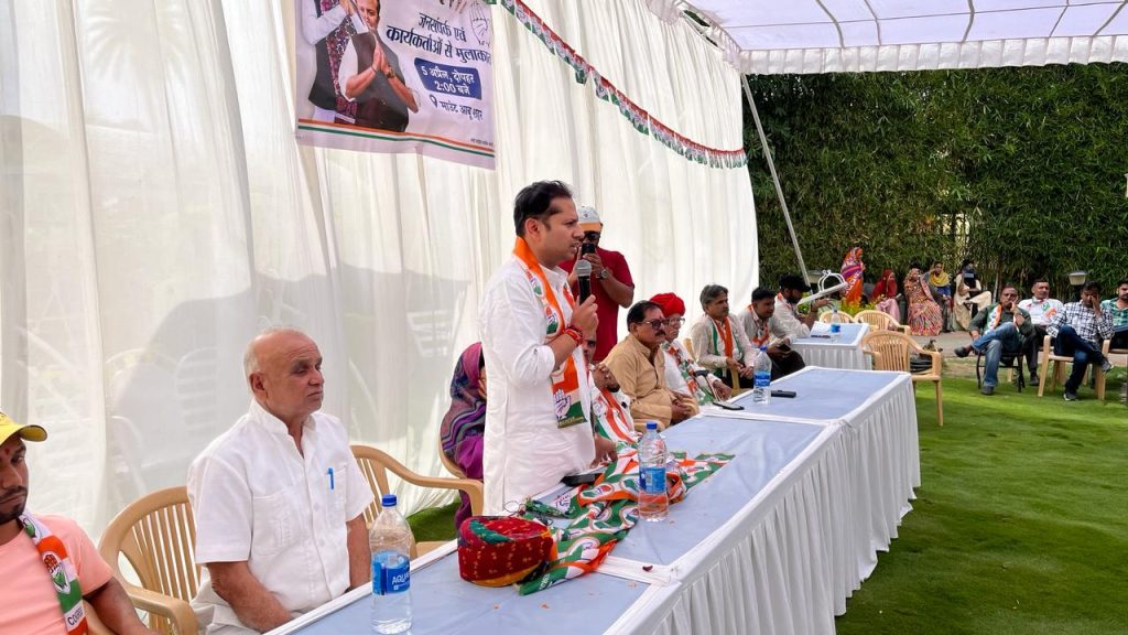 सिरोही जालोर लोकसभा प्रत्याक्षी वैभव गेहलोत का माउंट आबू के टोल नाके पर स्वागत किया ।