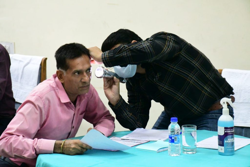 जीबीएच हॉस्पीटल उदयपूर एवं जेके लक्ष्मी सीमेंट के सयुंक्त तत्वाधान मे निःशुल्क चिकित्सा एवं जांच शिविर का आयोजन किया गया ।