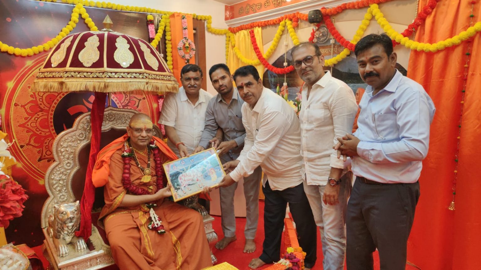 राजपुरोहित समृद्धि फाउंडेशन समेत अन्य संस्था के पदाधिकारियों ने शंकराचार्य जी के किए दर्शन