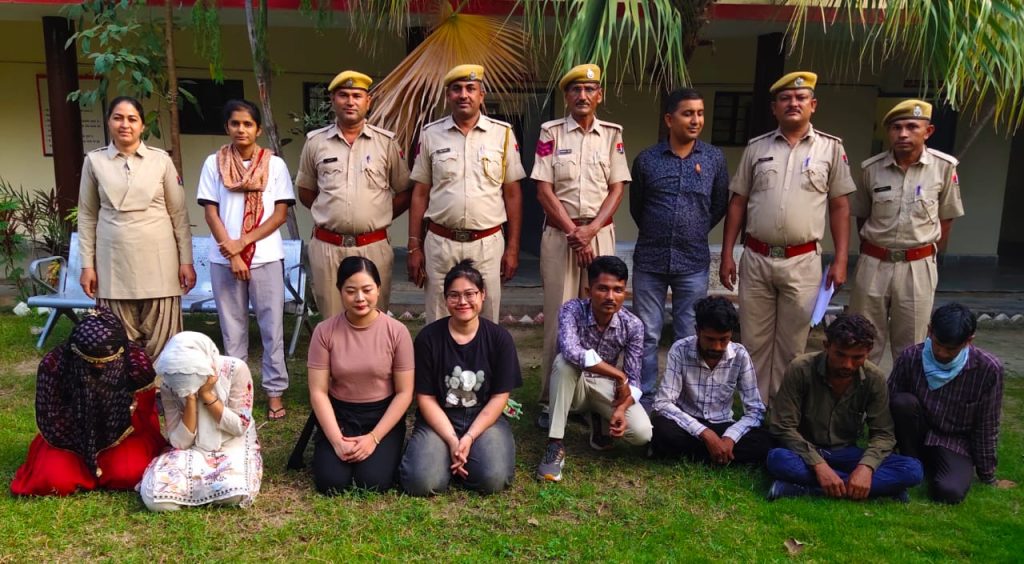 स्पा सेंटर की आड़ में अनैतिक कृत्य ,थाईलैंड निवासी दो युवतियों सहित कुल आठ गिरफ्तार ।