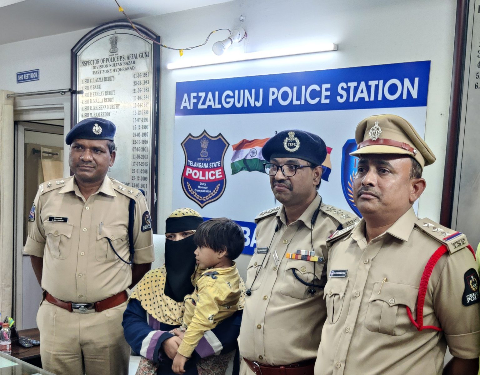 हैदराबाद :अपहरणकर्ता को गिरफ्तार कर उसके कब्जे से बच्चे को मुक्त कराया ।