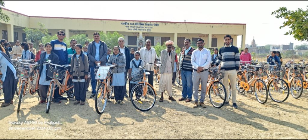 पिंडवाड़ा : सिवेरा में निःशुल्क साइकिल वितरित ।