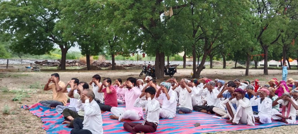वराडा: हनुमानजी मन्दिर परिसर में ग्यारहवां अंतरराष्ट्रीय योग दिवस उत्साह के साथ मनाया गया।