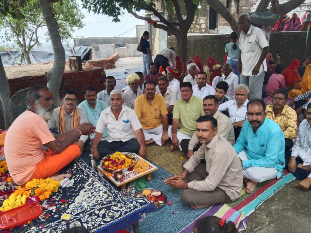 विकेश्वर महादेव मंदिर में उमड़ी भक्तों की भीड़