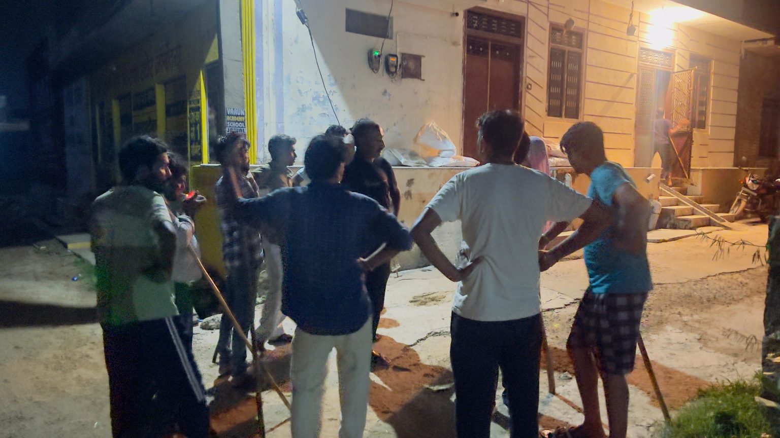 चोरों की हलचल से जामोतरा में मचा हड़कंप, आधी रात तक पुलिस ने किया पीछा,गांव वालों की सतर्कता से वारदात टली ।