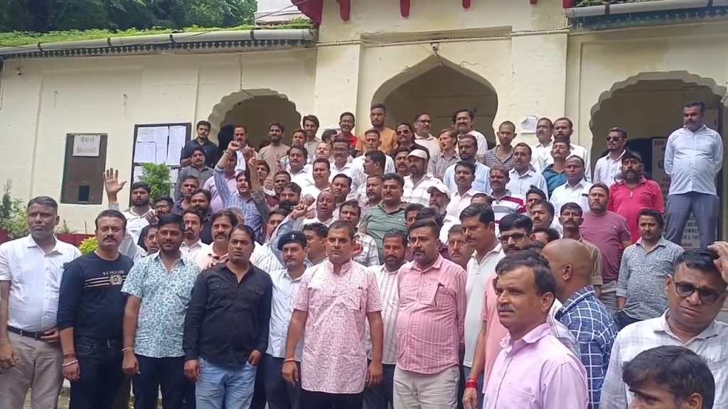 सिरोही जिले के माउंट आबू में पत्रकार पर हमले के खिलाफ गरजा जन आक्रोश