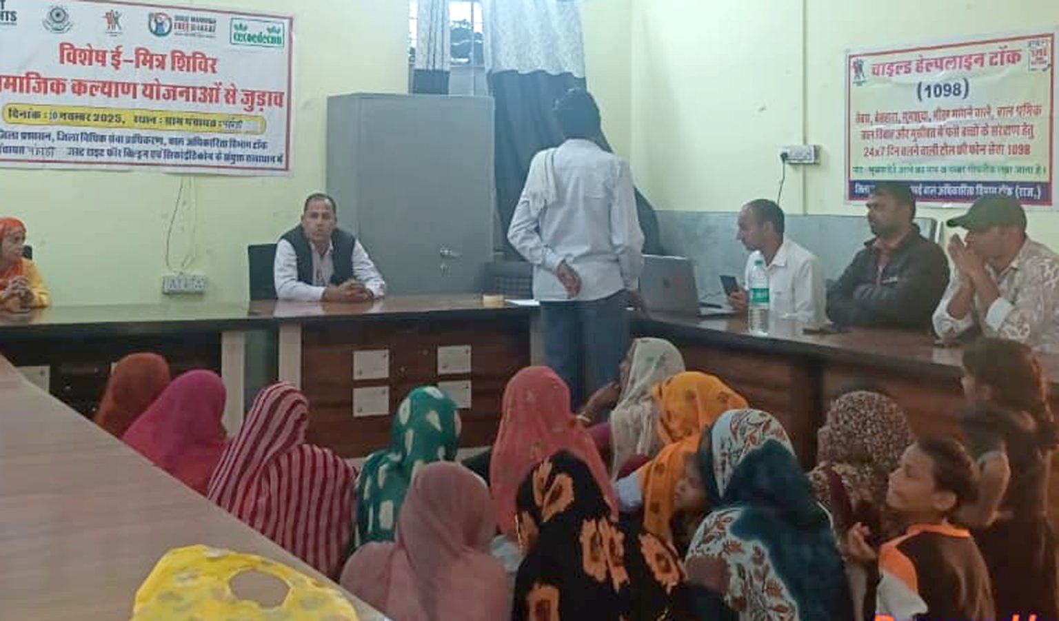 चाइल्ड हेल्पलाइन टीम ने बच्चों को किया जागरूक